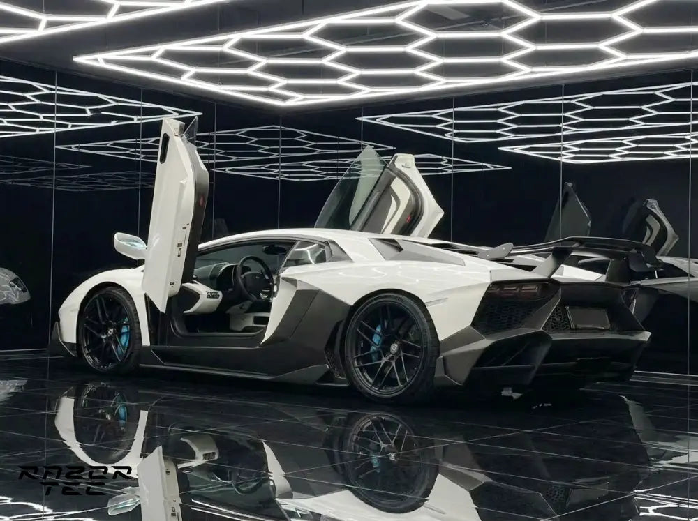 LAMBORGHINI AVENTADOR CARBON BODY KIT