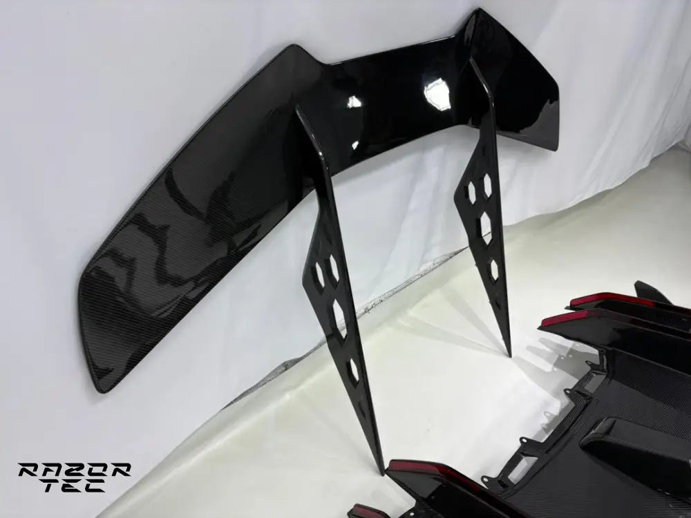 LAMBORGHINI REVUELTO CARBON KIT