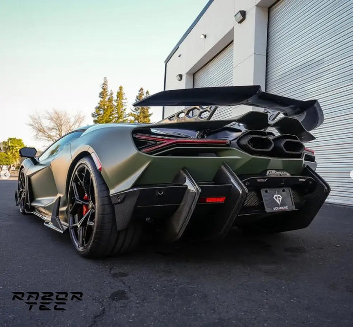 LAMBORGHINI REVUELTO CARBON KIT