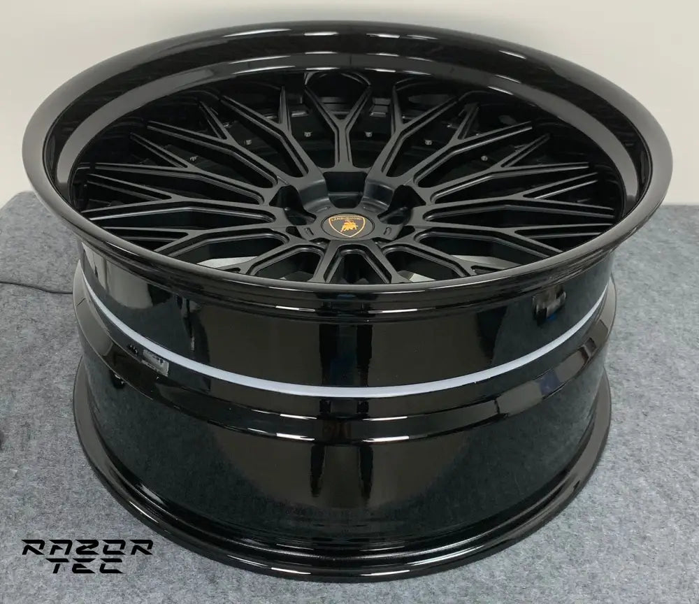 LAMBORGHINI URUS 24’ FORGED RAZOR WHEELS