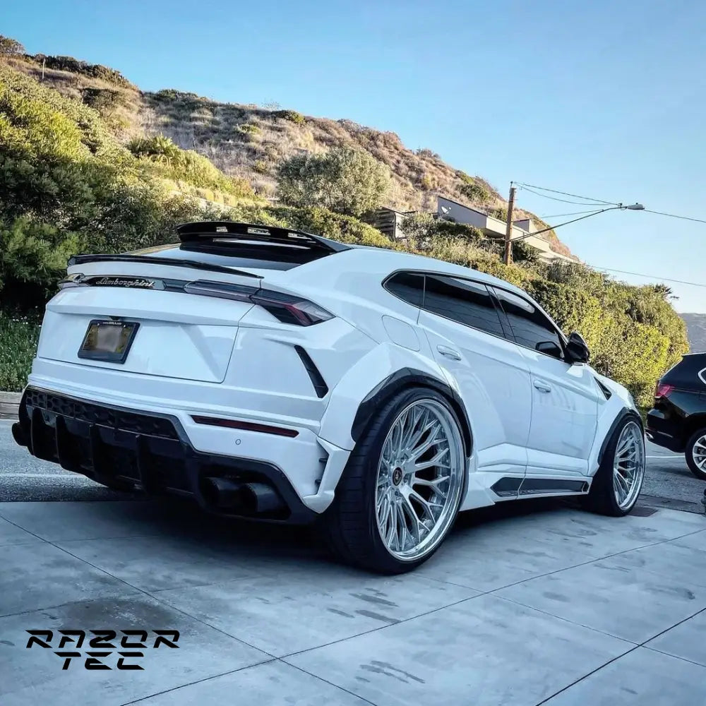 LAMBORGHINI URUS CARBON FIBER WIDE BODY KIT