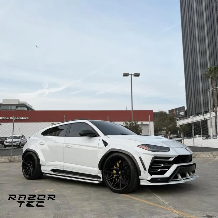 LAMBORGHINI URUS CARBON FIBER WIDE BODY KIT