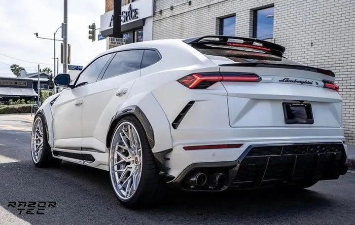 LAMBORGHINI URUS CARBON FIBER WIDE BODY KIT