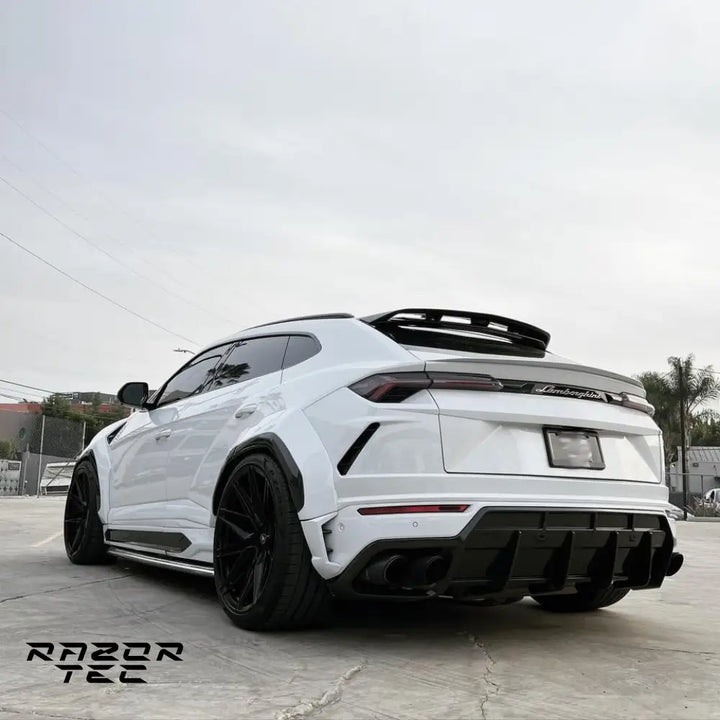 LAMBORGHINI URUS CARBON FIBER WIDE BODY KIT