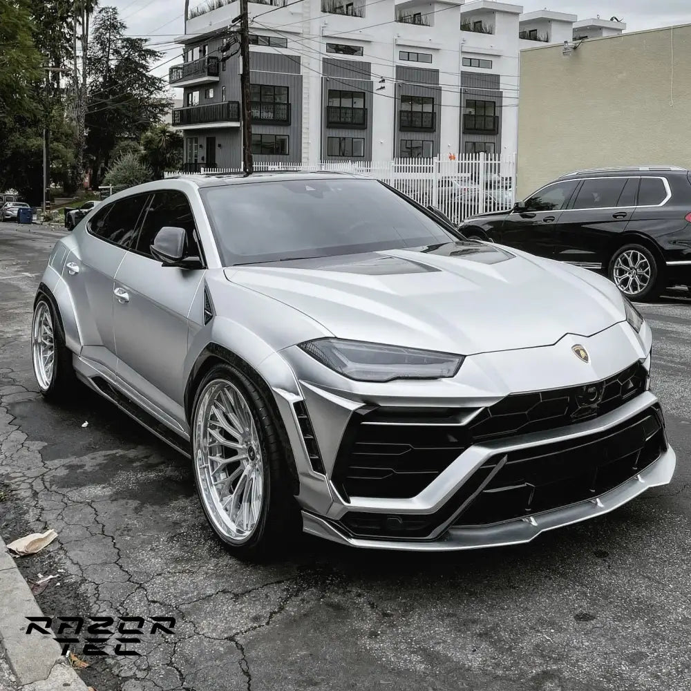 LAMBORGHINI URUS CARBON FIBER WIDE BODY KIT