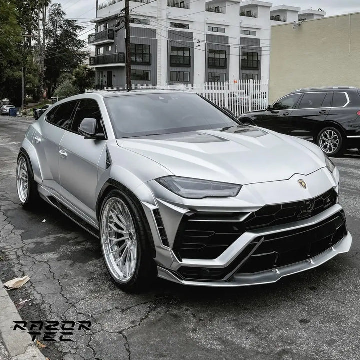 LAMBORGHINI URUS CARBON FIBER WIDE BODY KIT