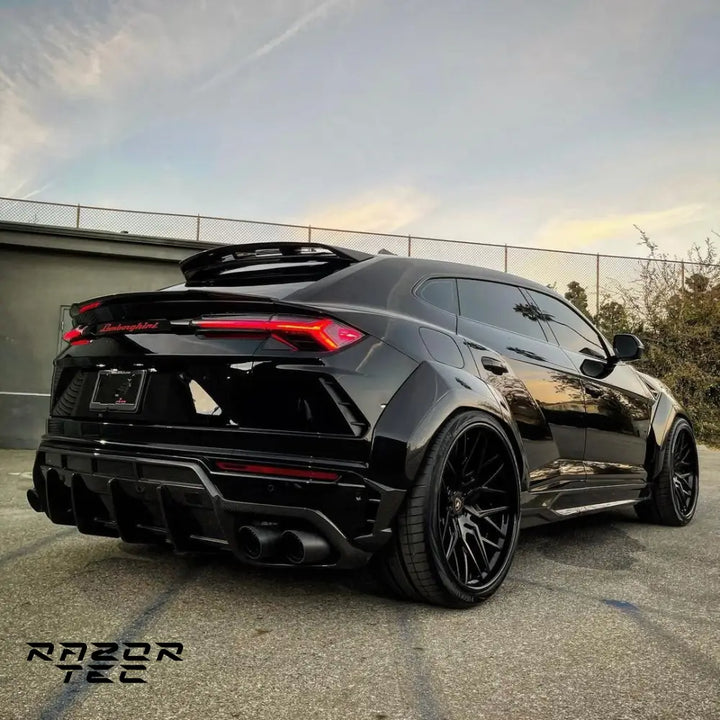 LAMBORGHINI URUS CARBON FIBER WIDE BODY KIT
