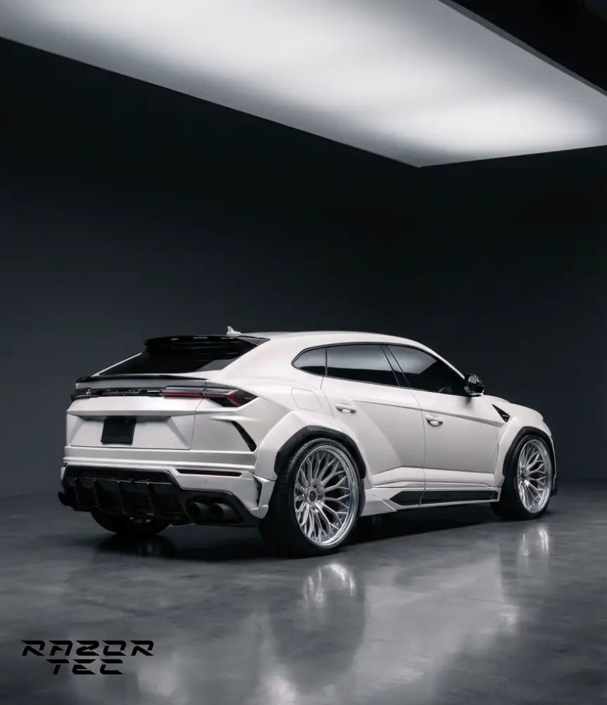 LAMBORGHINI URUS CARBON FIBER WIDE BODY KIT