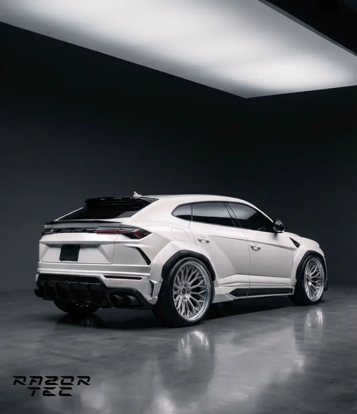 LAMBORGHINI URUS CARBON FIBER WIDE BODY KIT
