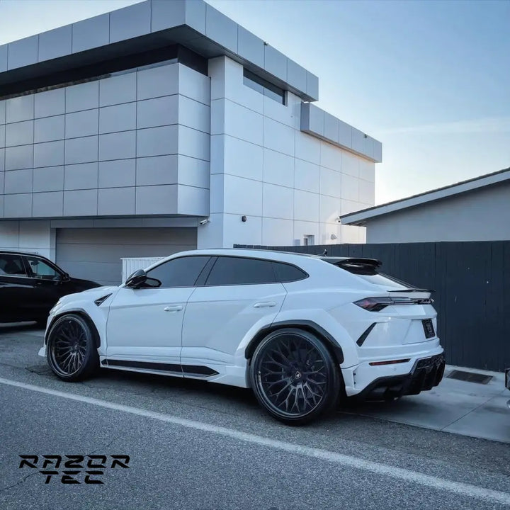 LAMBORGHINI URUS CARBON FIBER WIDE BODY KIT