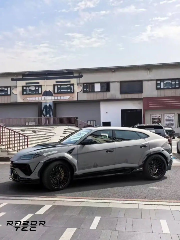 LAMBORGHINI URUS PERFORMANTE CARBON FIBER WIDE BODY KIT