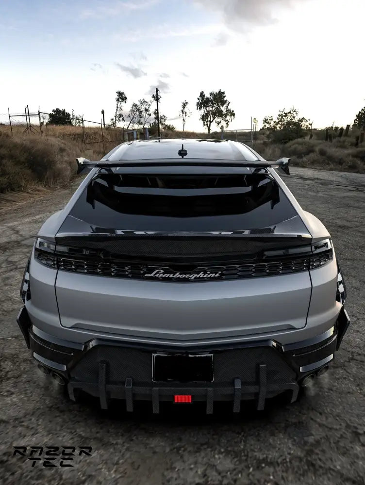 LAMBORGHINI URUS SE CARBON FIBER WIDE BODY KIT