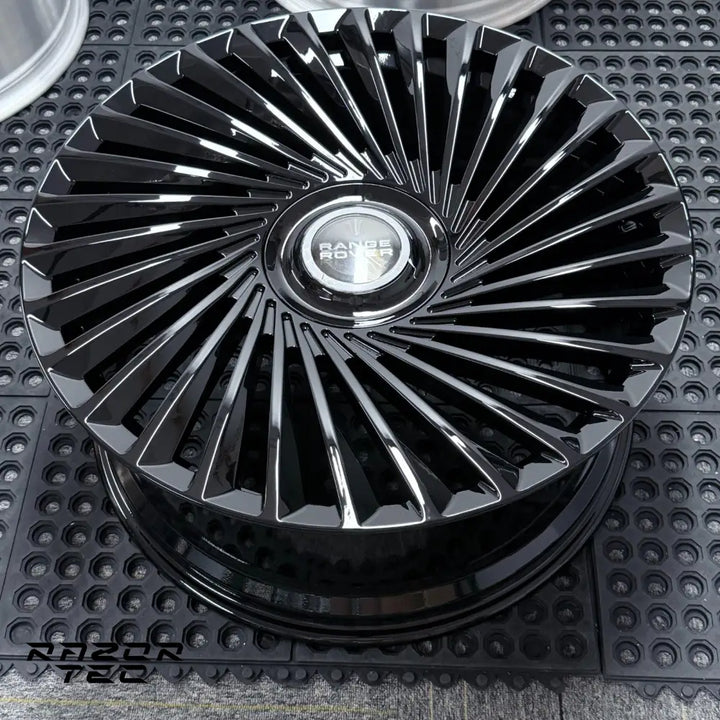 NEW SET OF RANGE ROVER FORGED WHEELS - DIRECTIONAL DESIGN