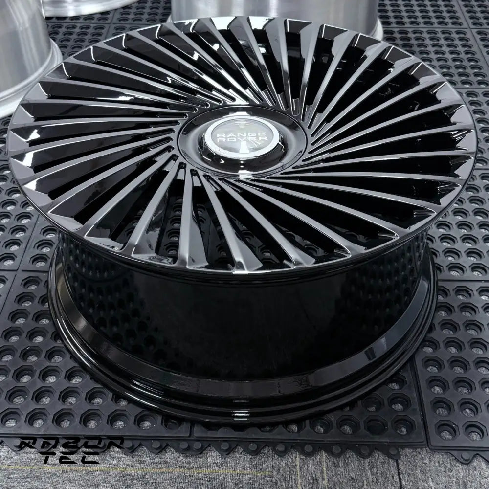 NEW SET OF RANGE ROVER FORGED WHEELS - DIRECTIONAL DESIGN