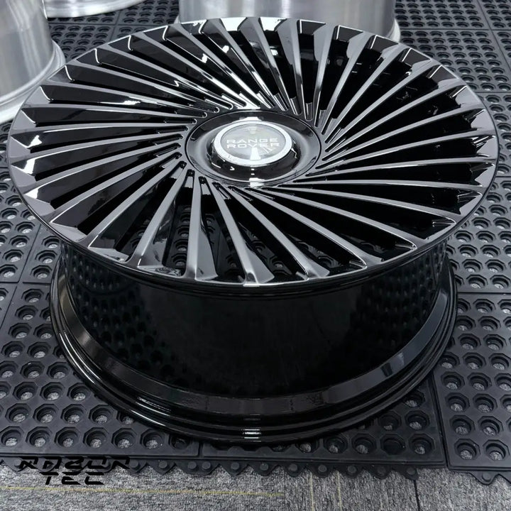 NEW SET OF RANGE ROVER FORGED WHEELS - DIRECTIONAL DESIGN