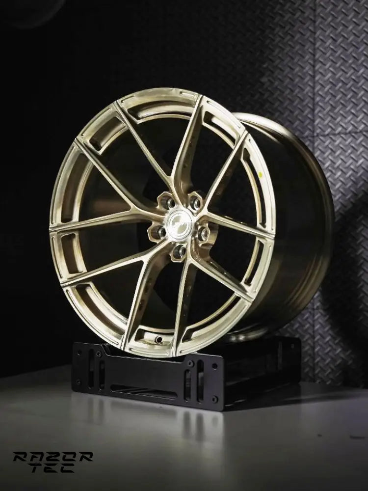 RAZOR FORGED WHEELS WITH RACE POCKETS